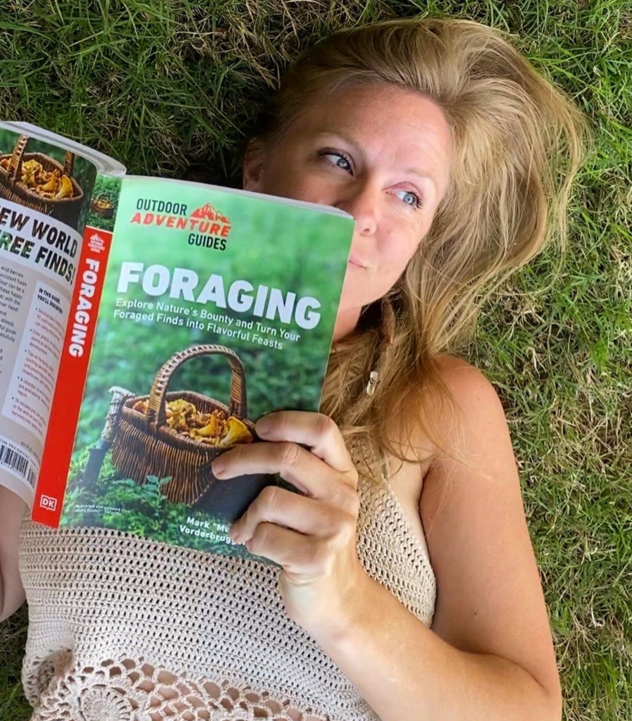 Foraging: Explore Nature's Bounty and Turn Your Foraged Finds Into Flavorful Feasts